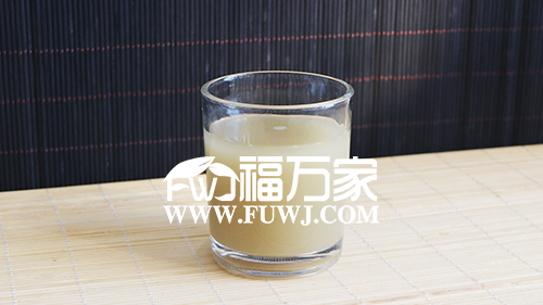 三七粉用水冲泡